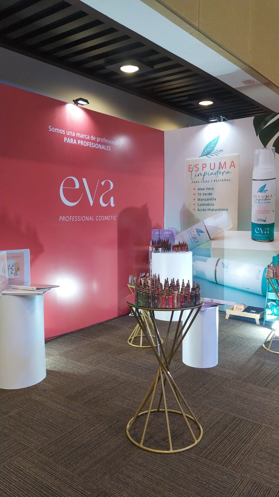 Stand de Eva en un evento profesional